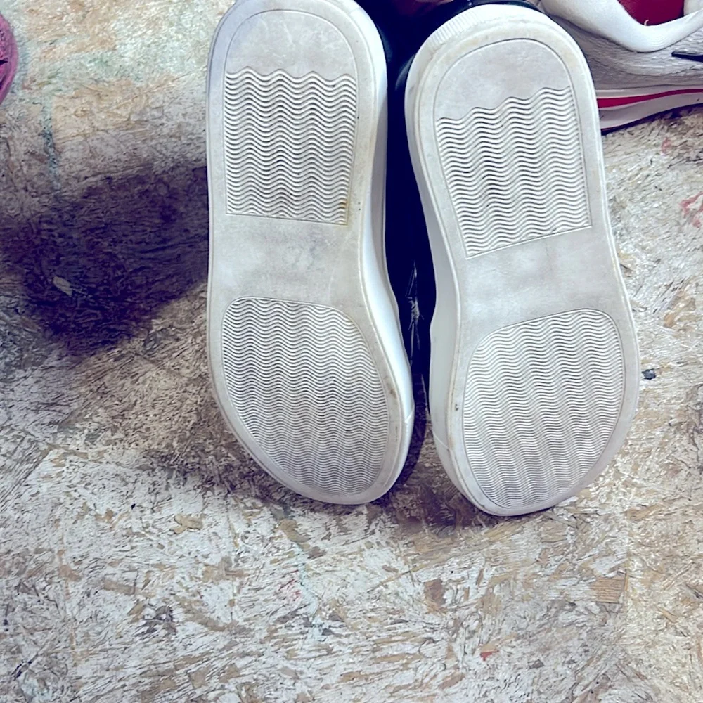 Steve Madden Black Quilted Flats - Picture 2 of 2